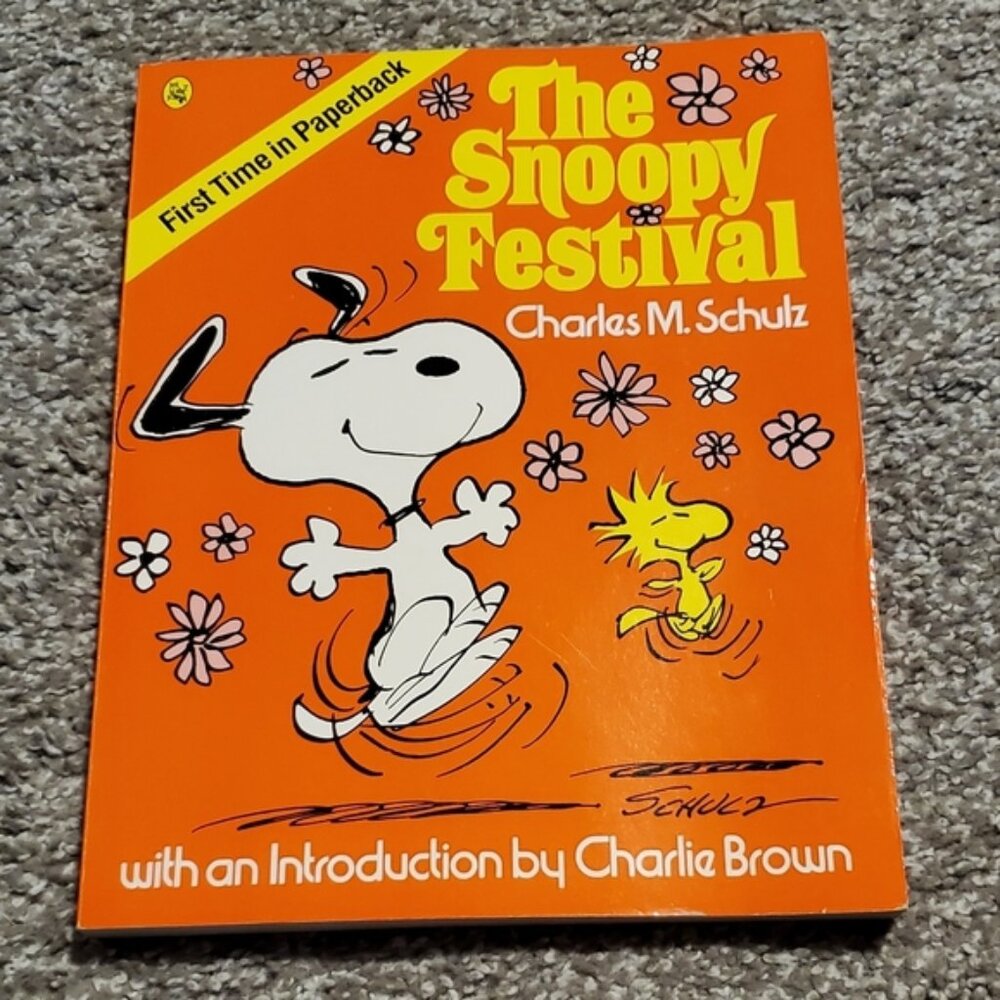 2/$50  🥜BNWT the snoopy festival  book of peanuts comics